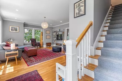 21 Hale #21, Newton, MA 02464