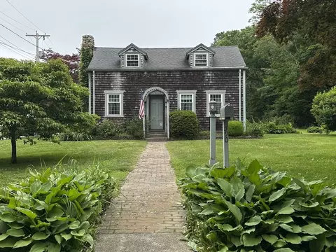 590 Slocum Rd, Dartmouth, MA 02747