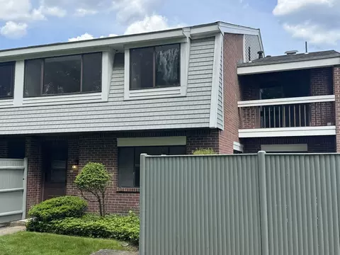 214 Greenbrook Dr #214, Stoughton, MA 02072