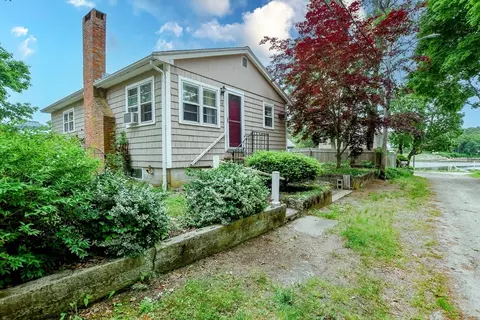 14 Central Ave, Wareham, MA 02571 photo 2