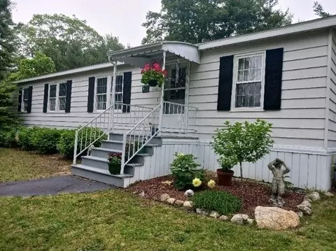 1-11 S Meadow Vlg, Carver, MA 02330