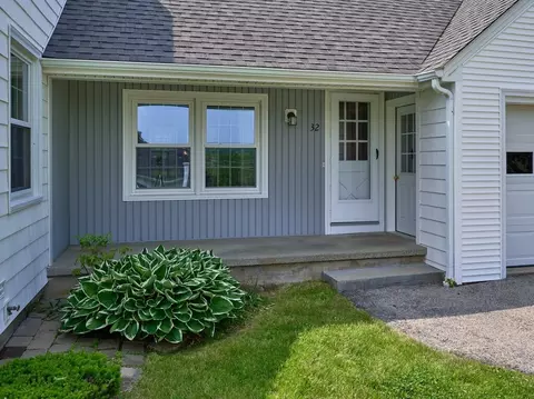 32 Westview Dr, Sutton, MA 01590