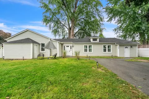 200 Narragansett Blvd, Chicopee, MA 01013