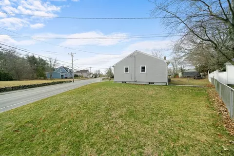 Exterior - 301 Main St, Acushnet, MA 02743 photo 5 of 7