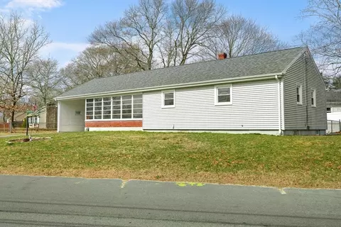 Exterior - 301 Main St, Acushnet, MA 02743 photo 1 of 7