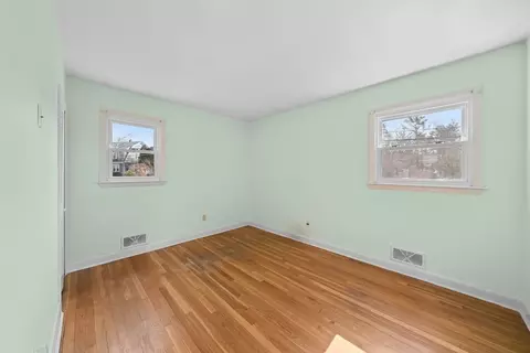 Bedroom - 301 Main St, Acushnet, MA 02743 photo 3 of 6