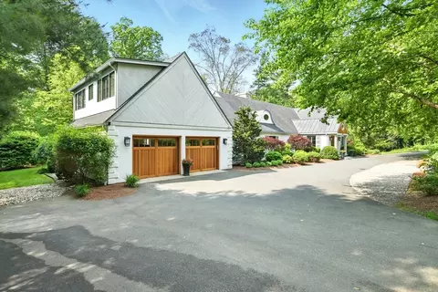 104 Ardsley Rd, Longmeadow, MA 01106