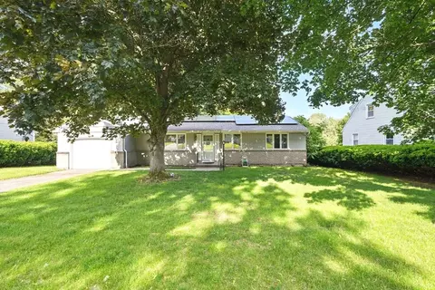 22 Crestview Dr, West Springfield, MA 01089