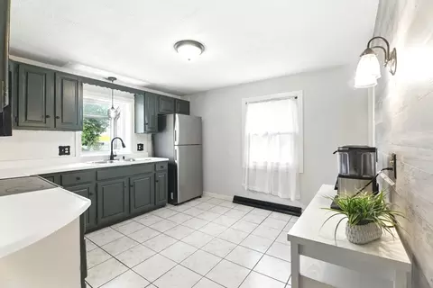 42 Jacob St, Chicopee, MA 01020 photo 5