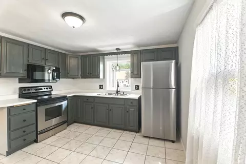 42 Jacob St, Chicopee, MA 01020 photo 3