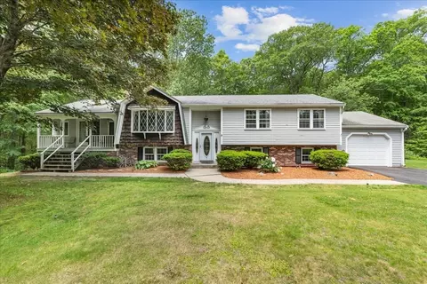 9 Oak Hill Rd, Mendon, MA 01756