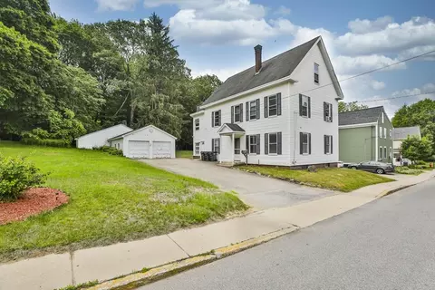 15 Oak St, Amesbury, MA 01913
