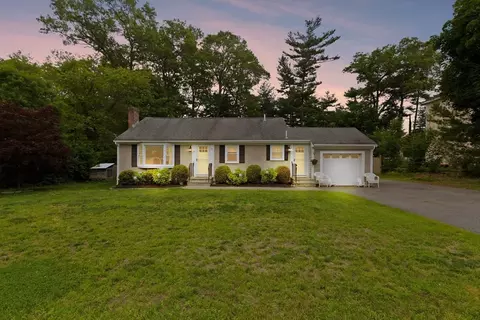 15 Greenwood Ave, Pembroke, MA 02359
