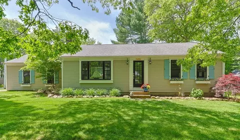 111 Richardson Rd, Centerville, MA 02632