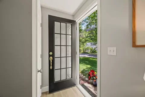 Entry Way - 111 Richardson Rd, Centerville, MA 02632 photo 2 of 5