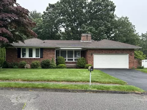 27 Chestnut Hl, South Hadley, MA 01075