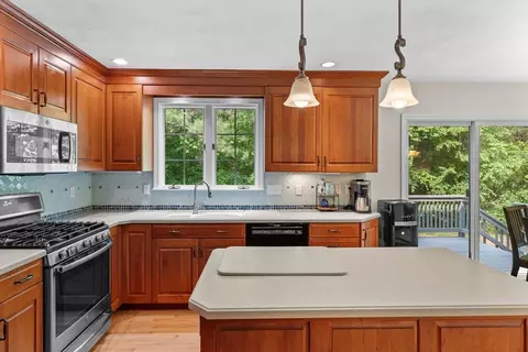2 Hickory Ln, Georgetown, MA 01833 photo 9