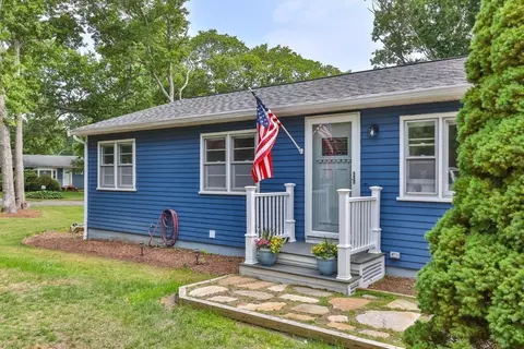 6 Januit St, Sandwich, MA 02563