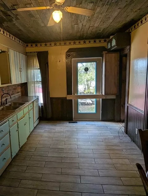 124 Fish St, Athol, MA 01331 photo 4