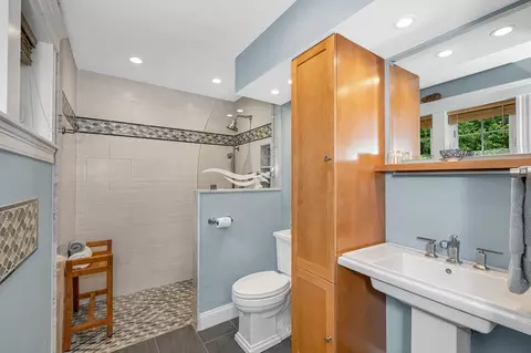 35 Warren Ave, Reading, MA 01867 photo 17