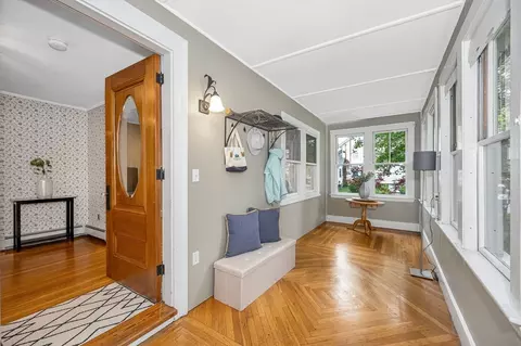 35 Warren Ave, Reading, MA 01867 photo 2