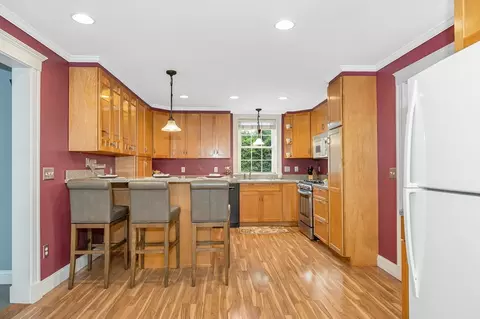 35 Warren Ave, Reading, MA 01867 photo 12