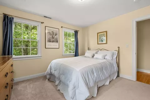 Bedroom - 285 Summer St, North Andover, MA 01845 photo 4 of 4
