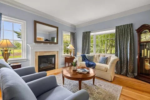 Living - 285 Summer St, North Andover, MA 01845 photo 2 of 7