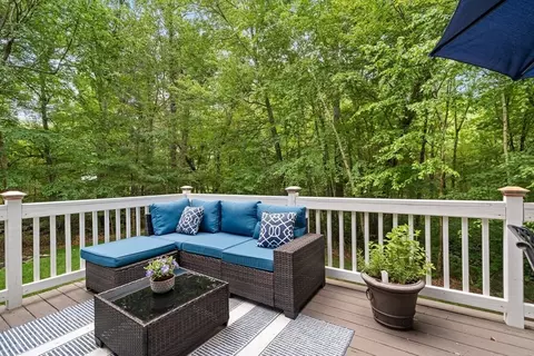 Exterior - 285 Summer St, North Andover, MA 01845 photo 5 of 7