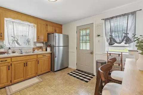 80 Frontenac St, Chicopee, MA 01020 photo 8