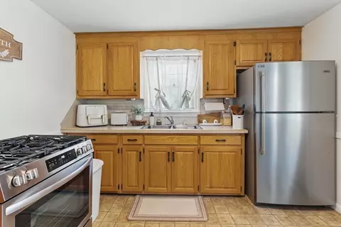 80 Frontenac St, Chicopee, MA 01020 photo 9