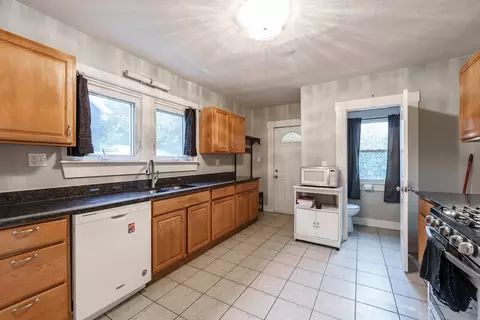71 Daviston St, Springfield, MA 01108 photo 12