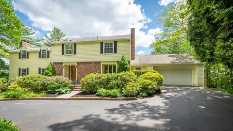 13 Hickory Hill Rd, Manchester, MA 01944