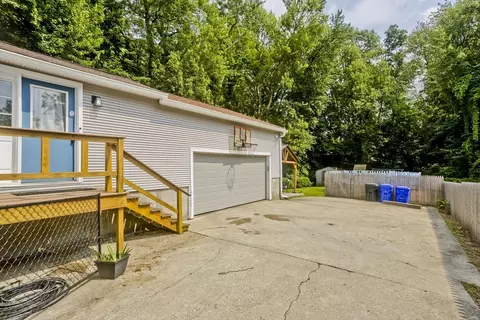 391 Plumtree Rd, Springfield, MA 01118 photo 3