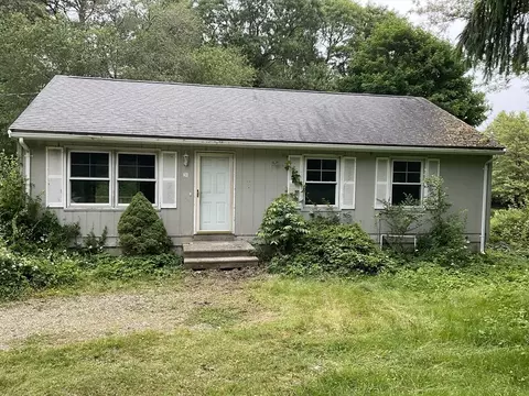 31 Main St, Mashpee, MA 02649