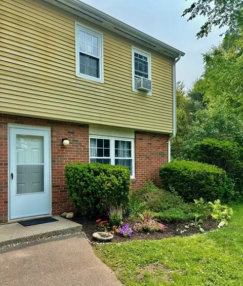 252 West St #18, Amherst, MA 01002