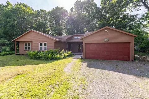 499 Hadley Rd, Sunderland, MA 01375