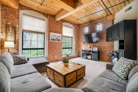 14 Sanford St #21, Medway, MA 02053