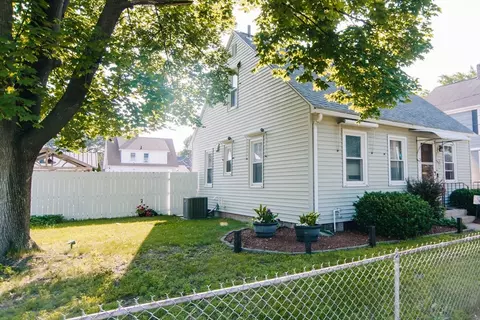 33 Savoy Ave, Springfield, MA 01104 photo 3