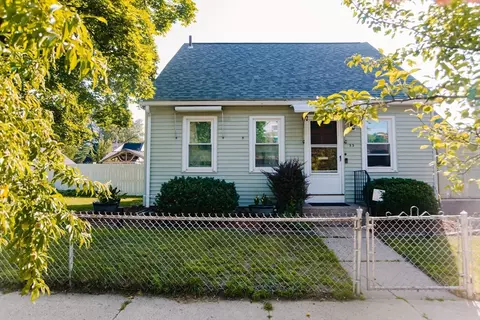 33 Savoy Ave, Springfield, MA 01104 photo 2