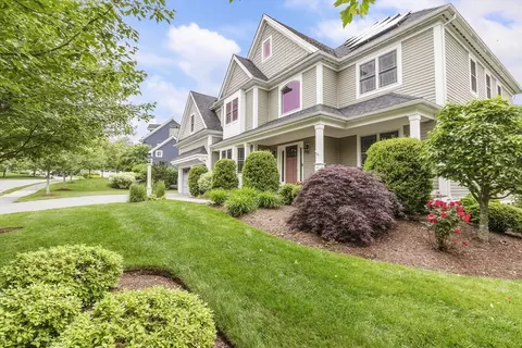12 Hunters Ln, Natick, MA 01760