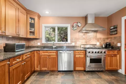 36 Blake Rd, Brookline, MA 02445 photo 5