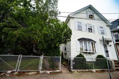 102 Margin St, Salem, MA 01970