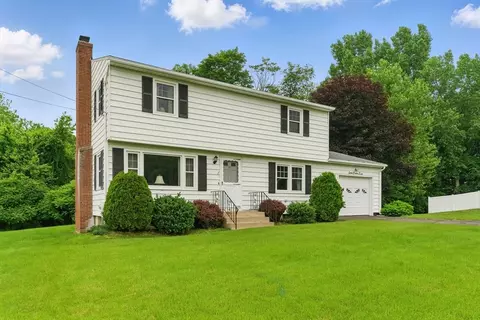 7 Breton Ln, Holyoke, MA 01040