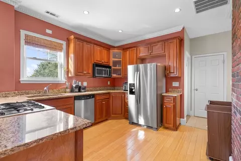 41 Standish St #3, Dorchester Center, MA 02124