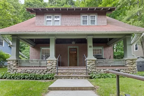 20 Saint Elmo Rd, Worcester, MA 01602