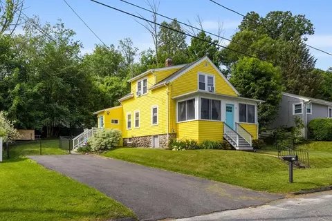 52 Kalmar St, Worcester, MA 01606