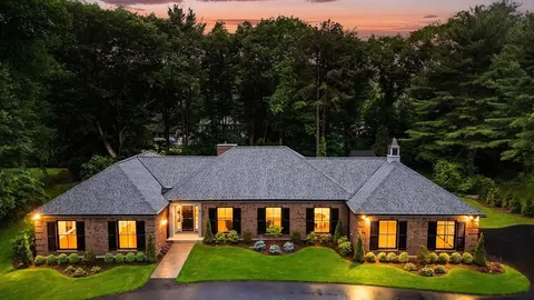 8 Brent Rd, Lexington, MA 02420