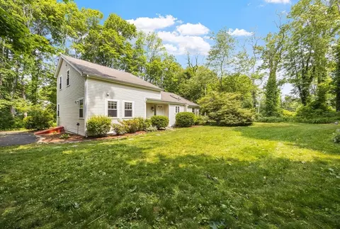 20 Olofson Dr, East Falmouth, MA 02536