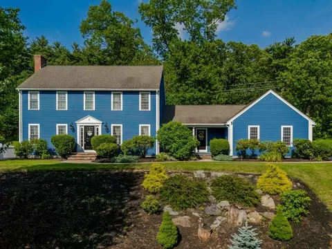 3 Village Ln, Sterling, MA 01564